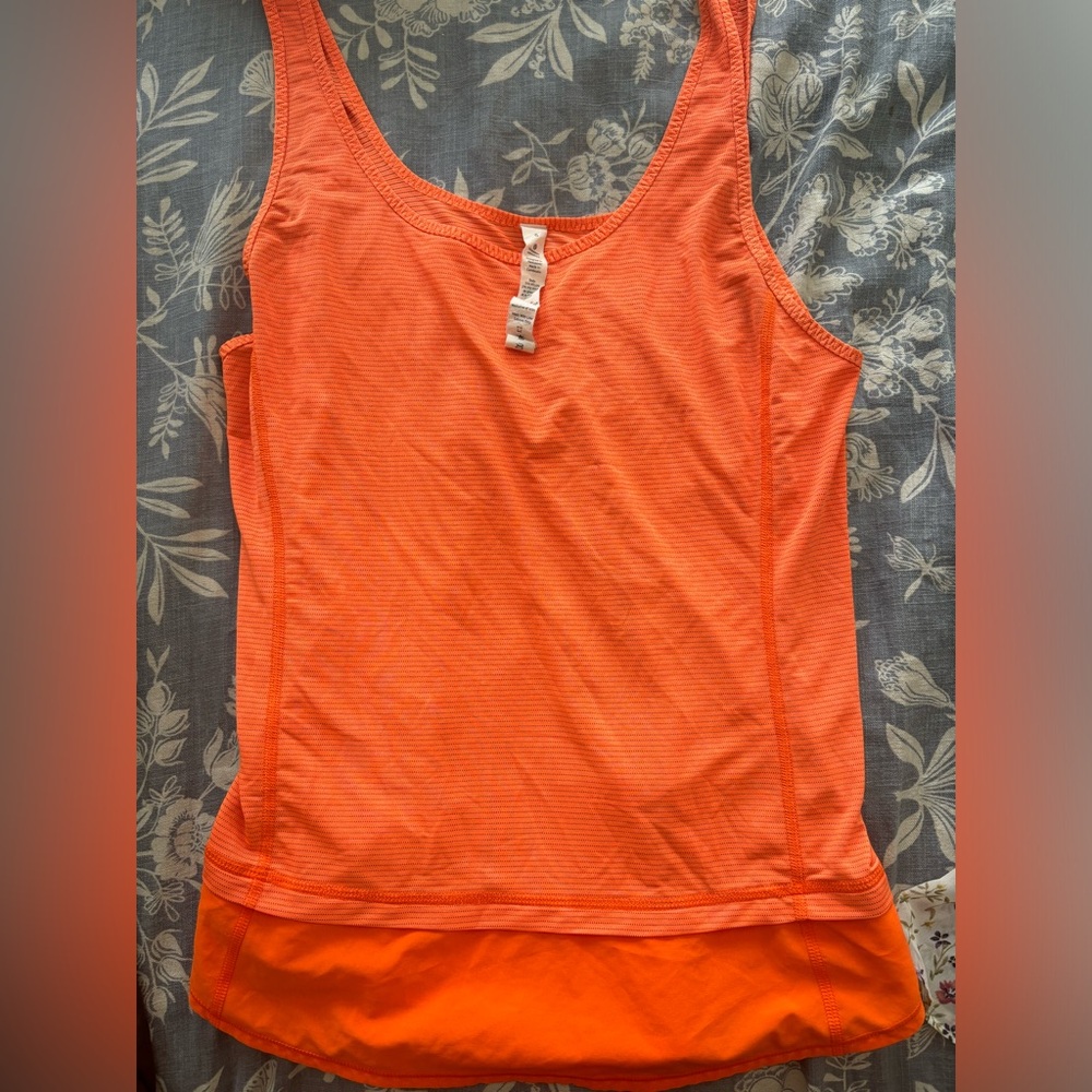 Lululemon size 6 workout tank